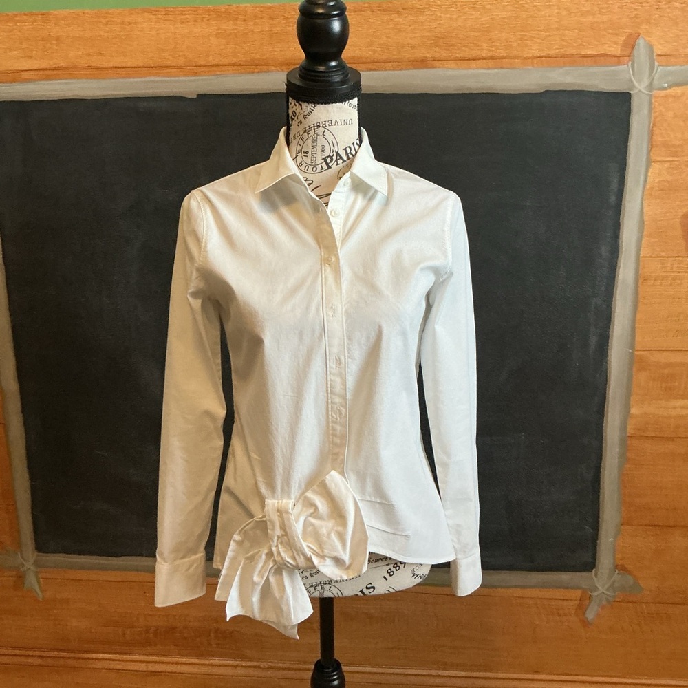 Banana Republic Classic White Shirt with bottom tie size XS